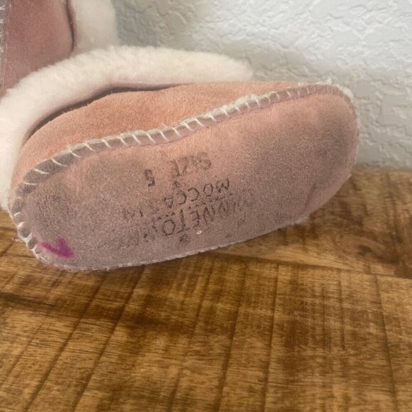 Minnetonka Moccasins Pink Lambs Wool Suede BOOTIES BOOTS Size 5 Infant READ FLAW - Picture 8 of 12